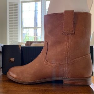 Frye Melissa Button Short 2 size 6.5